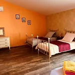 La Babayaga Bed & Breakfast *